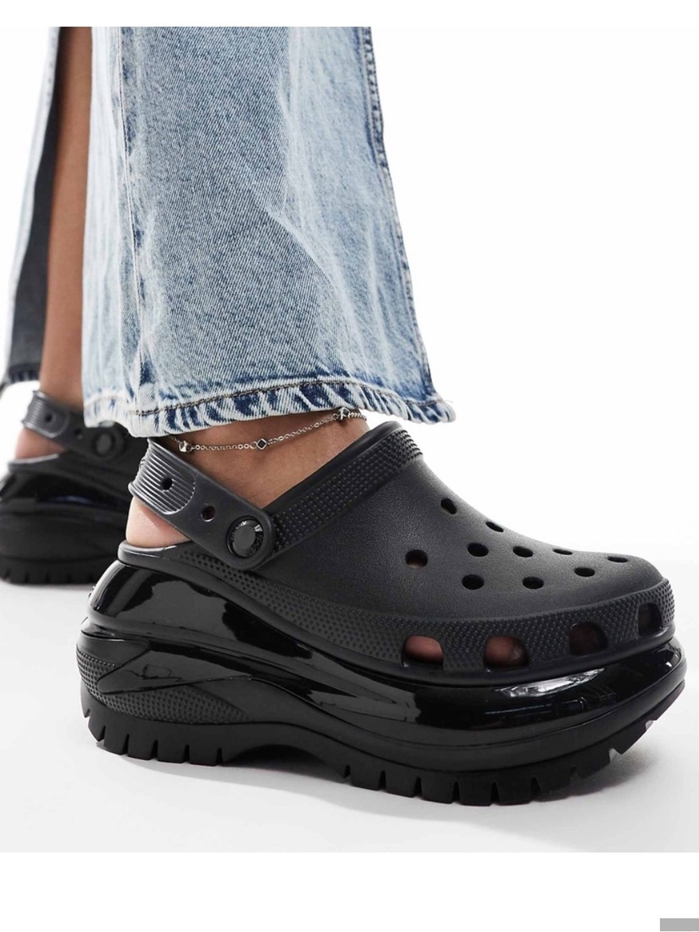 NWOT! Crocs Classic Mega Crush Clog - Black (Men size 6 women’s 8)